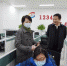 图为中国电信湖北公司总经理张敏（左）检查武汉市民热线春节运营工作。许国胜摄 新华网发 - 新浪湖北