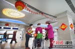 春节期间：武汉地铁温情服务每一名归途乘客 - Hb.Chinanews.Com