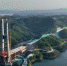 近日，在十淅高速丹江口水库特大桥建设现场，大桥上部结构施工热火朝天。 范学锋摄 新华网发 - 新浪湖北