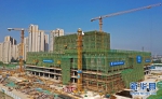 按三甲标准建设的武汉东西湖区常青花园综合医院，占地面积3.5万平方米，建筑面积近10万平方米，设计床位500张。新华网发 - 新浪湖北