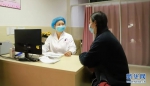 图为咸宁市医务工作人员为孕妇提供咨询保健服务（资料图）。新华网发 - 新浪湖北