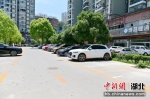 小区车辆有序停放。刘康 摄 - Hb.Chinanews.Com