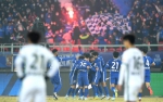 12月27日，武汉三镇队球员在进球后庆祝。新华社记者熊琦摄 - 新浪湖北