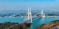 无人机拍摄的十淅高速丹江口水库特大桥。（新华社发） - 新浪湖北