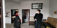 图为鄂州市党组书记、理事长项国兴慰问江广梅一家 - 残疾人联合会