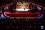 　　武汉楚剧院的演员在表演楚剧《打豆腐》。新华社记者伍志尊 摄 - 新浪湖北