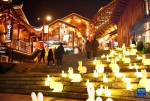　　2月9日，游客在宣恩县兴隆老街赏景游玩。 新华社发（宋文摄） - 新浪湖北