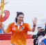 图为宜昌籍羽毛球世界冠军魏轶力在传递火炬。新华网发 郭启超摄 - 新浪湖北