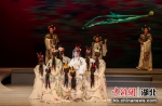 图为苏州昆剧院的演员表演青春版《牡丹亭》 - Hb.Chinanews.Com