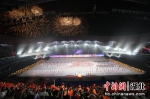 现场近两万观众感受了一场视觉盛宴 张畅 摄 - Hb.Chinanews.Com