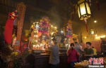 位于香港上环的文武庙举行“关帝诞”拜祭仪式。张炜 摄 - Hb.Chinanews.Com
