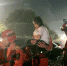 咸宁市消防救援人员救助被困群众。新华网发（咸宁市消防救援支队供图） - 新浪湖北
