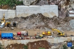 7月9日，救援人员在滑坡现场勘察（无人机照片）。新华社记者 伍志尊 摄 - 新浪湖北