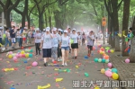 奔跑吧，毕业生！900名毕业生校园跑庆毕业 - 湖北大学