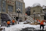 风雪中的校园守护者（组图） - 武汉大学