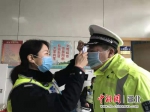 共克时艰 襄城“警医卫士”并肩作战 - Hb.Chinanews.Com