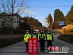 鹤峰县公安局交警大队党支部抗“疫”在行动 - Hb.Chinanews.Com