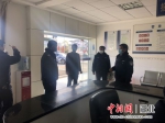 货车司机被困高速三天两夜 浠水警方助其平安回家 - Hb.Chinanews.Com