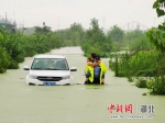 湖北荆州公安民警坚守防汛救灾一线保群众平安 - Hb.Chinanews.Com