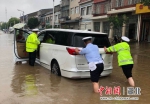 湖北荆州公安民警坚守防汛救灾一线保群众平安 - Hb.Chinanews.Com