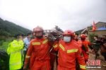 直击黄梅山体滑坡现场：雨夜挑灯救援 祈盼生的奇迹 - 新浪湖北