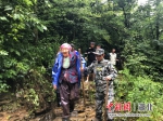 民兵救出群众 方宏艳供图 - Hb.Chinanews.Com