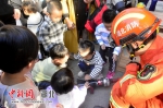 黄石：萌娃走进消防站 互动体验学知识 - Hb.Chinanews.Com