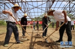 图为湖北省十堰市郧阳区青曲镇弥陀寺村学堂梁子“郧县人”遗址考古发掘现场。新华网发 曹忠宏摄 - 新浪湖北